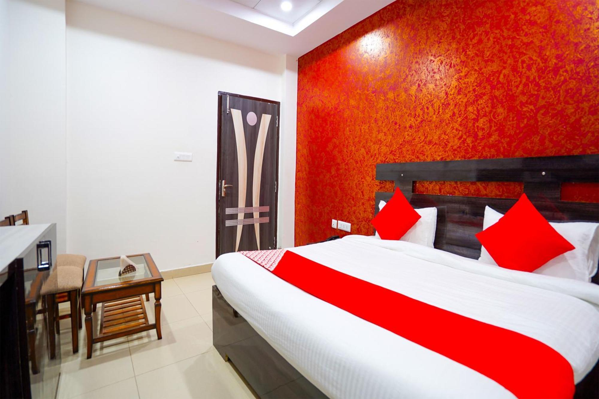 Hotel O H D Hotel Bhiwadi Buitenkant foto